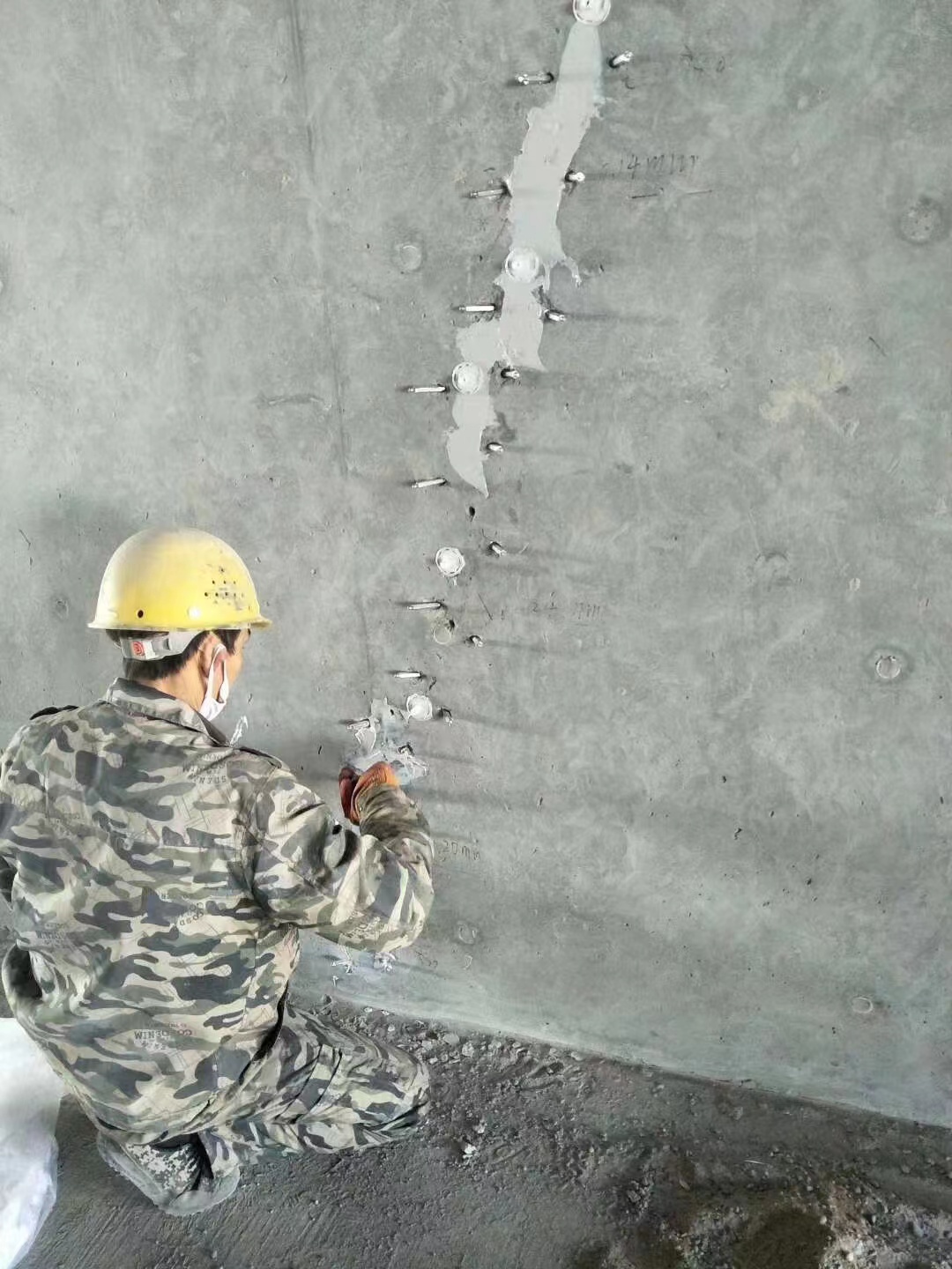 滨江混凝土楼板裂缝加固施工的方案